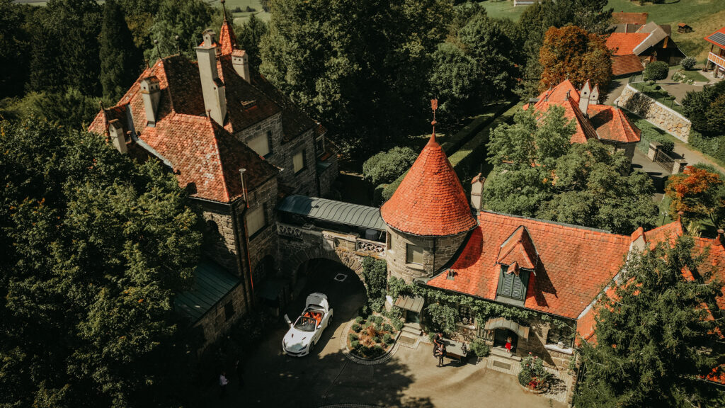 Luftaufnahme Schloss Hantberg Steiermark